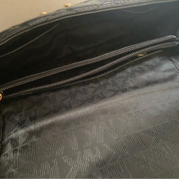 GUC Michael Kors Black Quilted Shoulder Bag - Picture 7 of 8